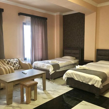 Rp Hotel  Yerevan Bagian luar foto