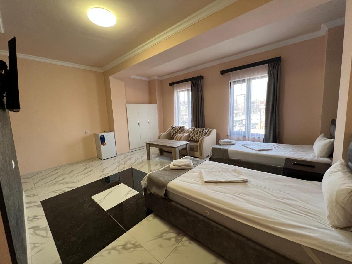 Rp Hotel  Yerevan Bagian luar foto