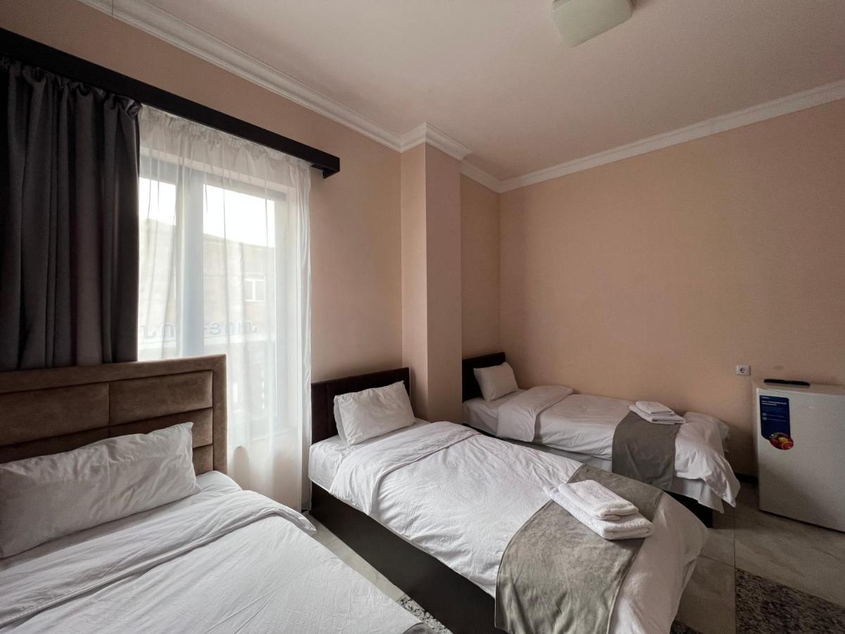 Rp Hotel  Yerevan Bagian luar foto
