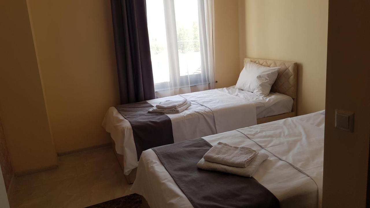 Rp Hotel  Yerevan Bagian luar foto