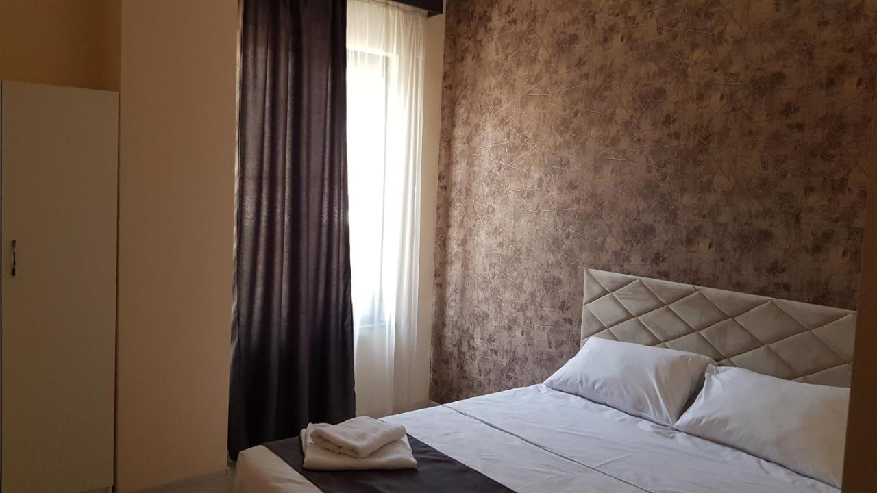 Rp Hotel  Yerevan Bagian luar foto