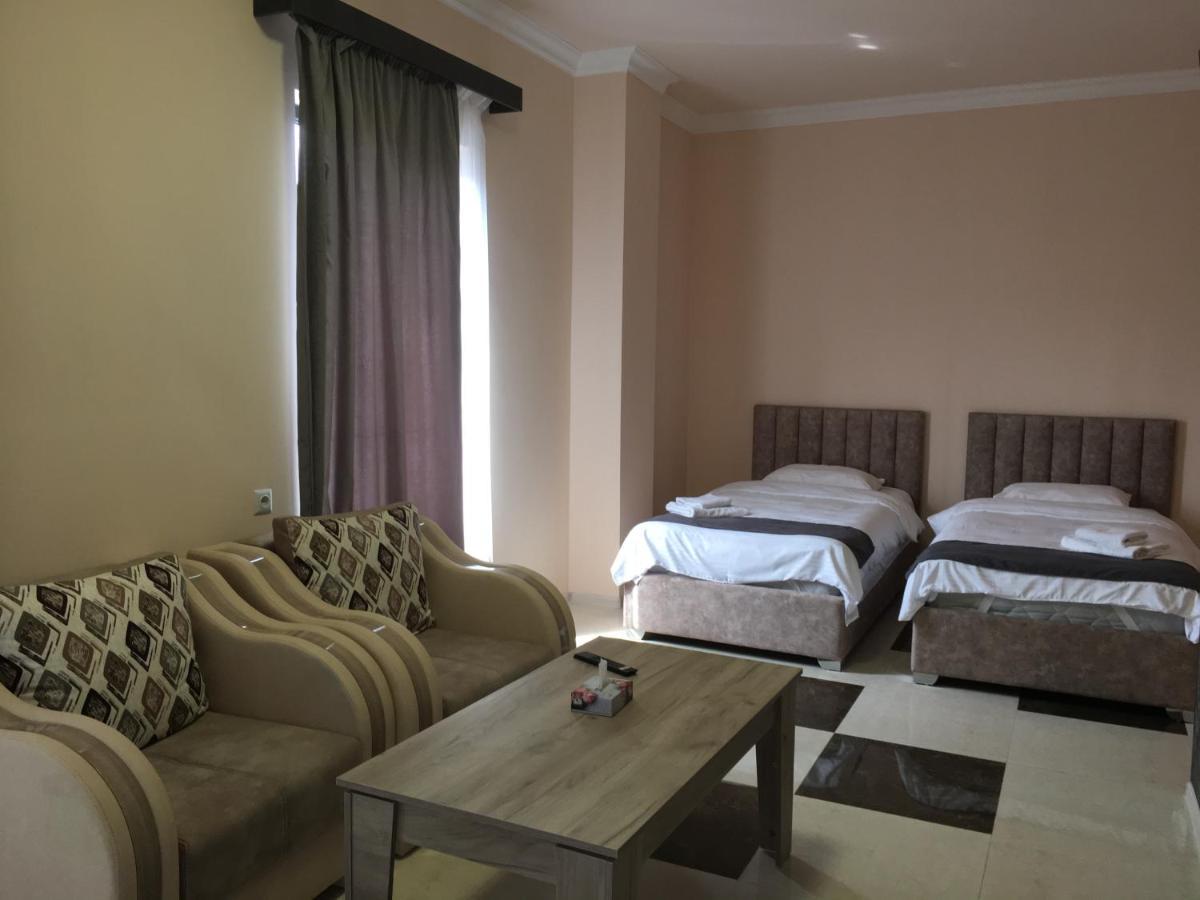 Rp Hotel  Yerevan Bagian luar foto