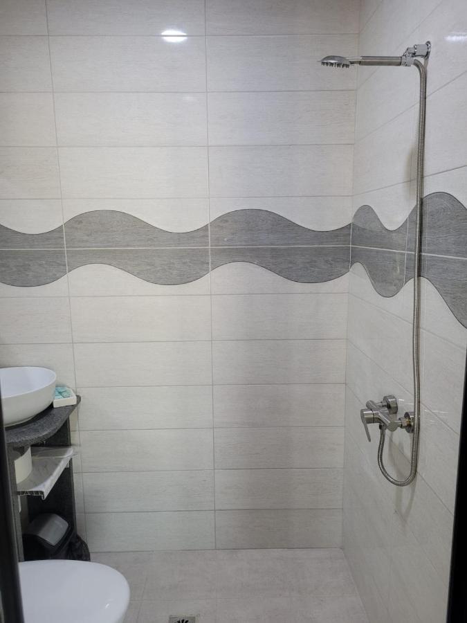 Rp Hotel  Yerevan Bagian luar foto
