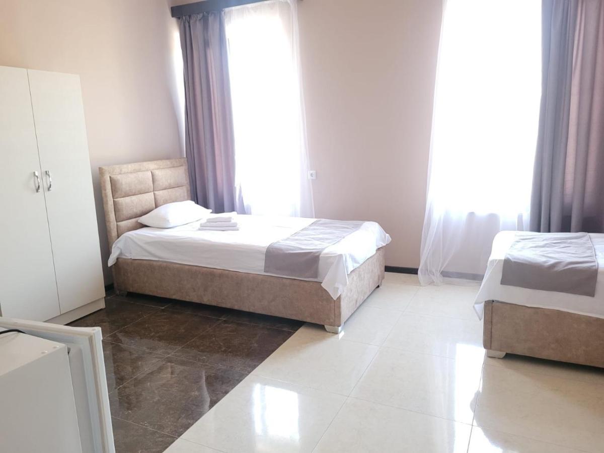 Rp Hotel  Yerevan Bagian luar foto