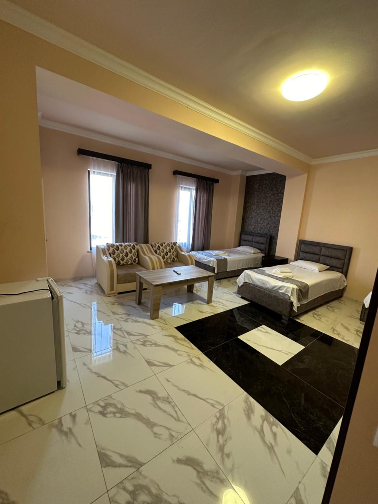 Rp Hotel  Yerevan Bagian luar foto